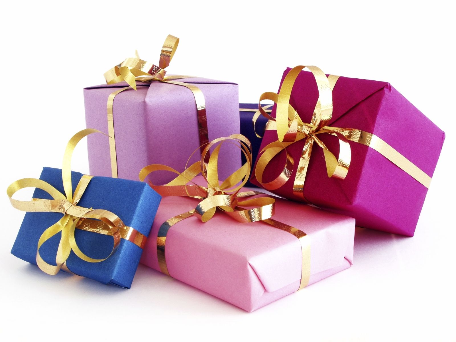  Tips to Give Birthday Gifts to Different People